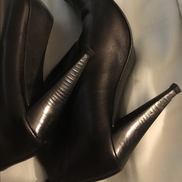 Stuart Weitzman size 7 Booties - Picture 3 of 6